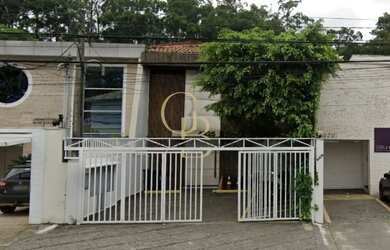 Imagem: O depósito possui 3 Vagas na garagem, 349m² de Área e está