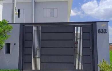 Imagem: A casa possui 2 Dormitórios, 2 Banheiros, 2 Vagas na garagem