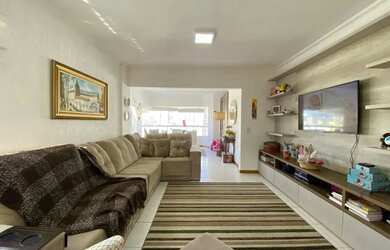 Imagem 1: Apto 03 quartos, suíte, +150m², mobiliado, leste/norte, box para carro. Sacada de frente.