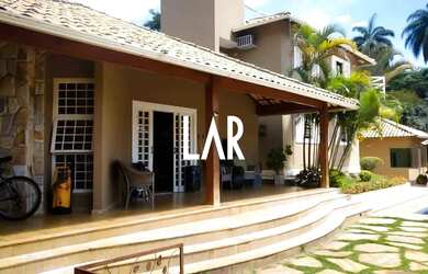 Imagem: A casa em condomínio possui 4 Dormitórios, 4 Banheiros, 5