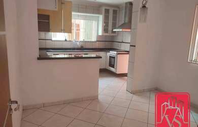 Imagem: A casa possui 3 Dormitórios, 5 Banheiros, 4 Vagas na garagem