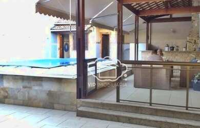 Imagem: A casa possui 2 Dormitórios, 2 Banheiros, 2 Vagas na garagem