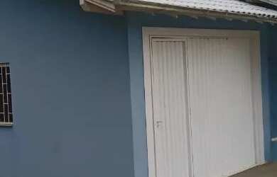 Imagem: A casa possui 2 Dormitórios, 2 Banheiros, 1 Vaga na garagem