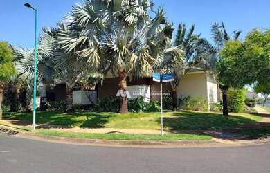 Imagem: A casa em condomínio possui 4 Dormitórios, 5 Banheiros, 2