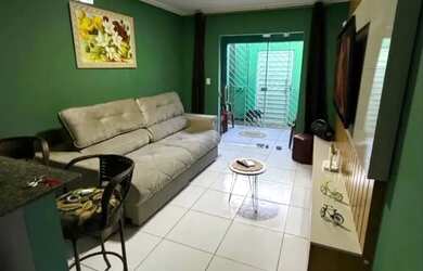 Imagem: A casa possui 2 Dormitórios, 2 Banheiros, 2 Vagas na garagem