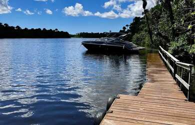 Imagem: A casa em condomínio possui 4 Dormitórios, 5 Banheiros, 2
