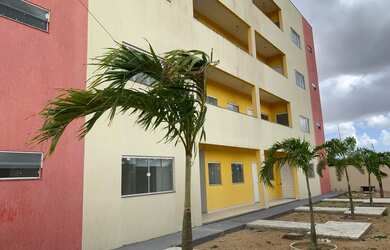 Imagem: O apartamento possui 2 Dormitórios, 1 Banheiro, 1 Vaga na garagem