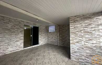 Imagem: A casa possui 2 Dormitórios, 1 Banheiro, 1 Vaga na garagem