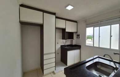 Imagem: O apartamento possui 2 Dormitórios, 1 Banheiro, 1 Vaga na garagem