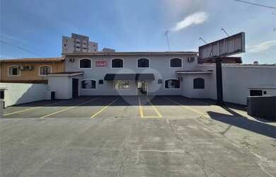 Imagem: O depósito possui 5 Vagas na garagem, 180m² de Área e está