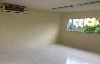 Imagem 2: Prédio 6 salas reversíveis e 3 lojas comerciais .Av. Juracy Magalhães 50