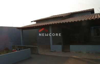 Imagem: A casa possui 3 Dormitórios, 2 Banheiros, 3 Vagas na garagem