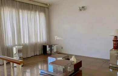 Imagem: A casa possui 3 Dormitórios, 5 Banheiros, 3 Vagas na garagem