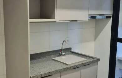 Imagem: O apartamento possui 2 Dormitórios, 1 Banheiro, 1 Vaga na garagem