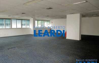 Imagem: O depósito possui 4 Vagas na garagem, 189m² de Área e está