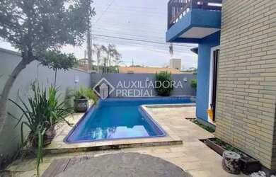 Imagem: A casa possui 5 Dormitórios, 5 Banheiros, 4 Vagas na garagem