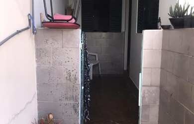 Imagem: A casa possui 2 Dormitórios, 2 Banheiros, 65m² de Área e