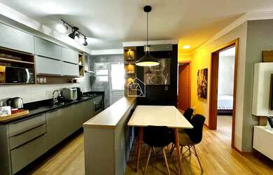 Imagem: O apartamento possui 2 Dormitórios, 1 Banheiro, 1 Vaga na garagem