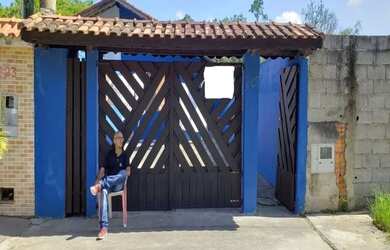 Imagem: A casa possui 1 Dormitório, 2 Banheiros, 4 Vagas na garagem