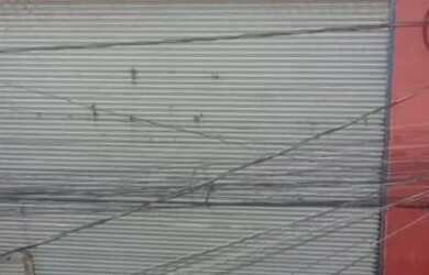 Imagem: O depósito possui 3 Vagas na garagem e 300m² de Área e está