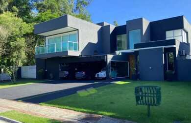 Imagem: A casa em condomínio possui 5 Dormitórios, 5 Banheiros, 3