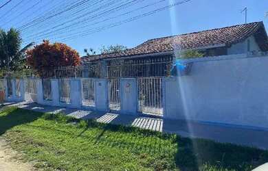 Imagem: A casa à venda possui 2 Dormitórios, 3 Banheiros, 2 Vagas