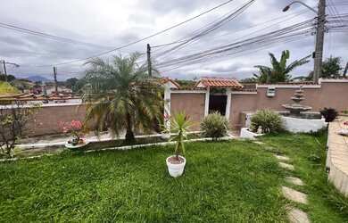 Imagem: A casa possui 2 Dormitórios, 2 Banheiros, 3 Vagas na garagem