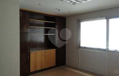 Imagem: O depósito possui 1 Vaga na garagem e 36m² de Área e está