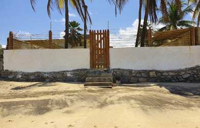 Imagem: A casa possui 4 Dormitórios, 4 Banheiros, 5 Vagas na garagem