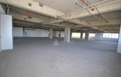 Imagem: O depósito possui 5 Vagas na garagem, 1.137m² de Área e