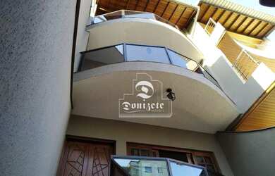 Imagem: A casa possui 3 Dormitórios, 2 Banheiros, 3 Vagas na garagem