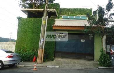 Imagem: A casa possui 2 Dormitórios, 3 Banheiros, 2 Vagas na garagem