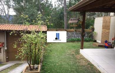 Imagem: A casa possui 2 Dormitórios, 2 Banheiros, 3 Vagas na garagem