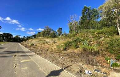Imagem: O terreno possui 1.050m² de Área e está localizado em Gramado