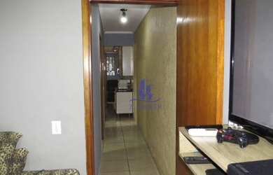 Imagem: A casa possui 2 Dormitórios, 1 Banheiro, 2 Vagas na garagem