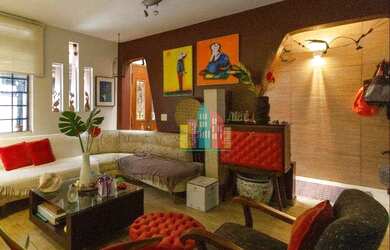 Imagem: A casa possui 2 Dormitórios, 3 Banheiros, 2 Vagas na garagem