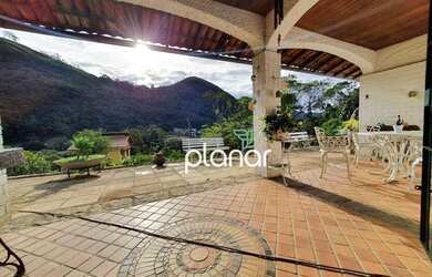 Imagem: A casa possui 4 Dormitórios, 5 Banheiros, 5 Vagas na garagem