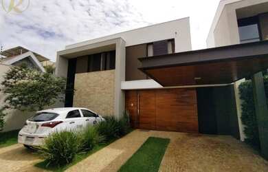 Imagem: A casa em condomínio possui 3 Dormitórios, 3 Banheiros, 2