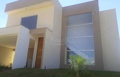 Imagem: A casa em condomínio possui 3 Dormitórios, 3 Banheiros, 2