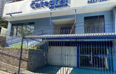 Imagem: O depósito possui 2 Vagas na garagem e 335m² de Área e está