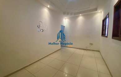 Imagem: A casa possui 3 Dormitórios, 3 Banheiros, 4 Vagas na garagem