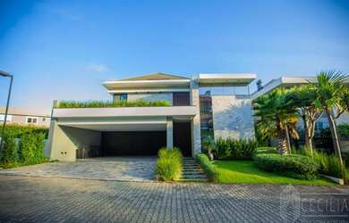 Imagem: A casa em condomínio possui 4 Dormitórios, 5 Banheiros, 4