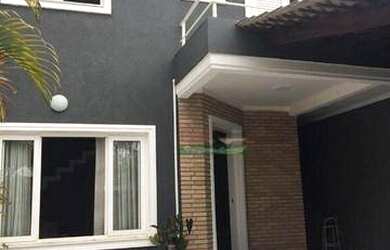 Imagem: A casa possui 3 Dormitórios, 4 Banheiros, 3 Vagas na garagem