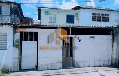 Imagem: A casa possui 3 Dormitórios, 2 Banheiros e está localizado