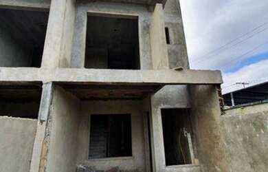 Imagem: A casa possui 3 Dormitórios, 3 Banheiros, 2 Vagas na garagem