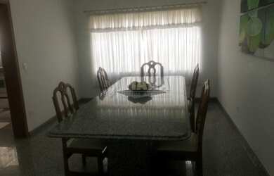 Imagem: A casa possui 3 Dormitórios, 4 Banheiros, 387m² de Área e