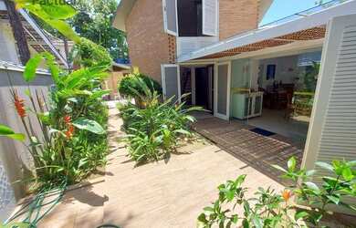 Imagem: A casa possui 4 Dormitórios, 5 Banheiros, 4 Vagas na garagem