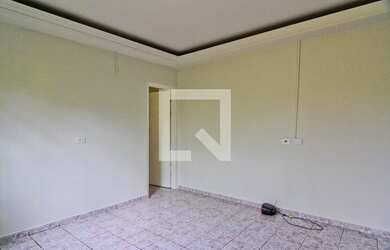 Imagem: A casa possui 2 Dormitórios, 1 Banheiro, 1 Vaga na garagem