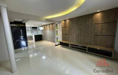 Imagem: A casa possui 3 Dormitórios, 2 Banheiros, 4 Vagas na garagem