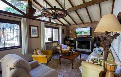 Imagem 11: Charmoso sítio. Piscina, Churrasqueira, VarandaeÁrea de serviço